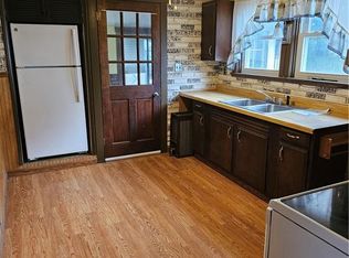 36 Cedar Ave, Portsmouth, RI 02871