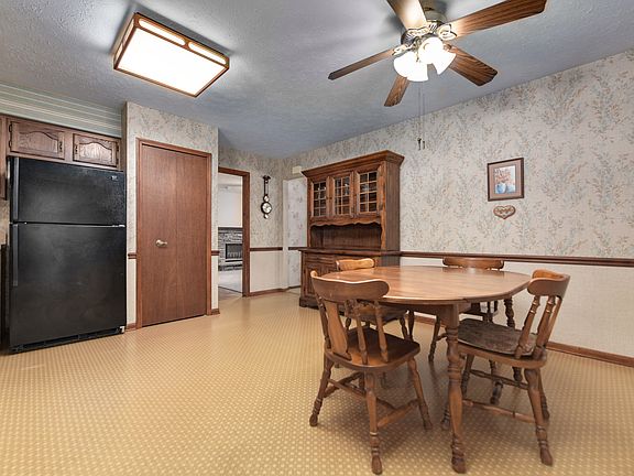 3rd image of 5940 Wild Oak Dr