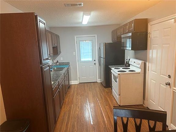 3rd image of 2153 Greenwood Dr