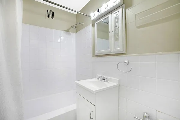 Sold by Level Group | media 6