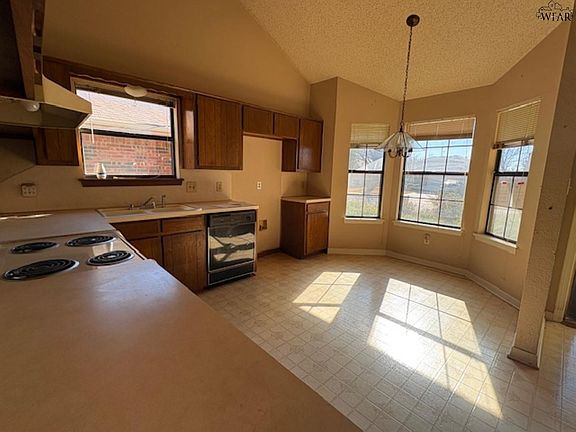 5th image of 6012 Laci Ln