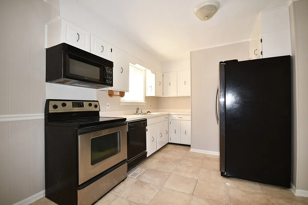 3 bed, 2.5 bath, $1,800 — Photo 3