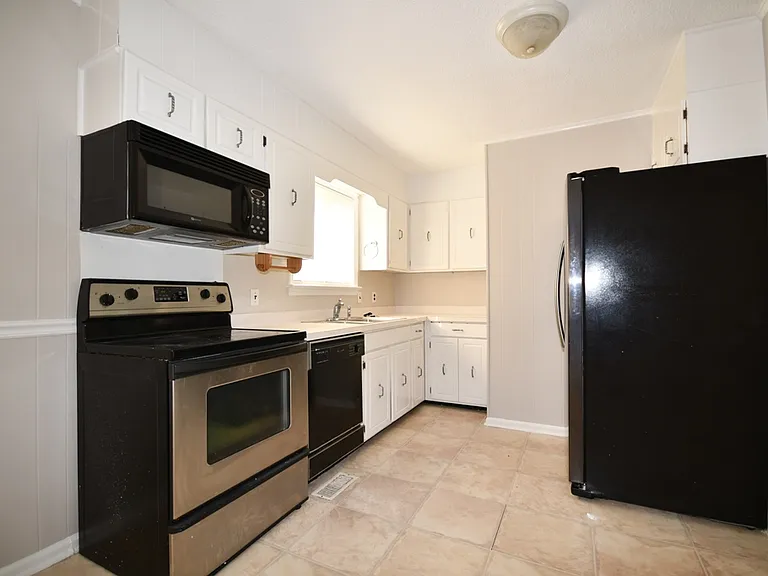 4216 Shady Oak Dr — Photo 3