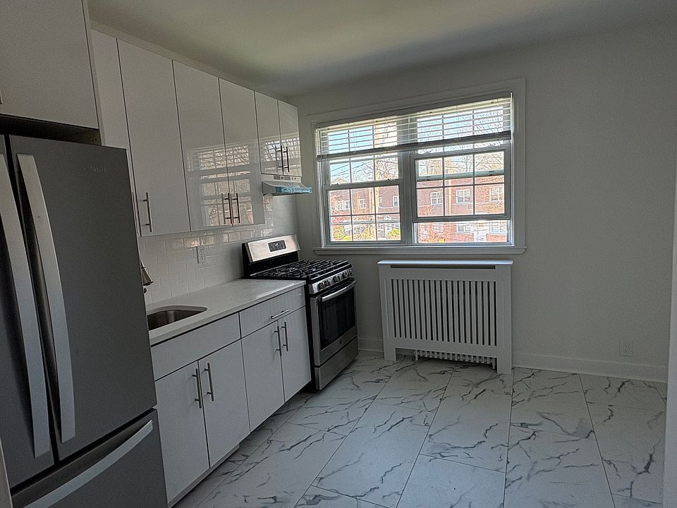 1st image of 12 Hodges Pl Floor 2