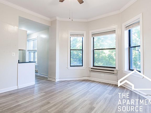 2nd image of 918 W Waveland Ave #1
