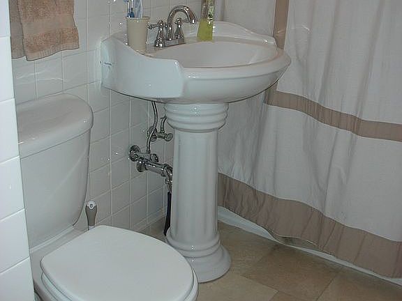 3rd image of 225 E 47th St APT 3D