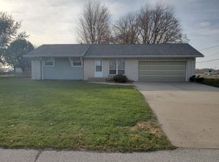 101 S Grandview Ln, Tremont, IL 61568