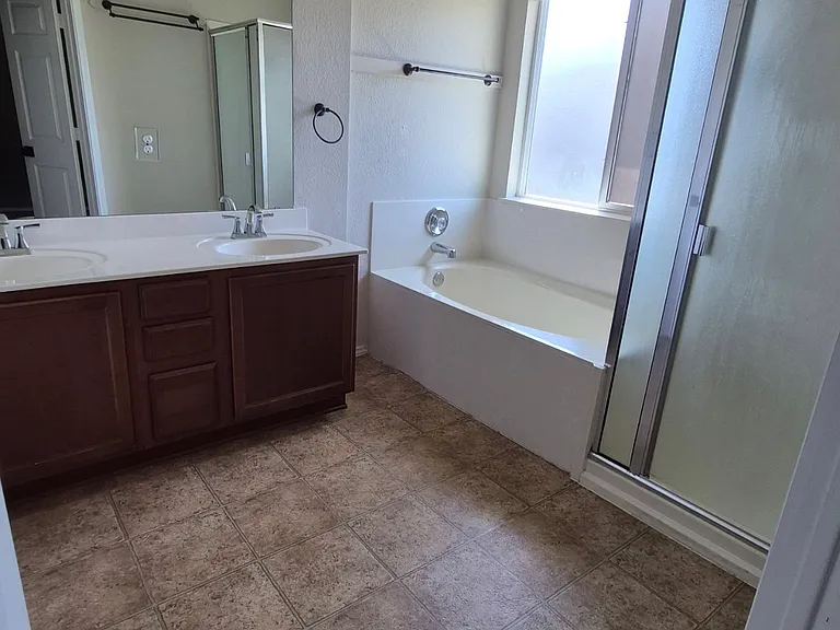 6725 Mundo Dr — Photo 6