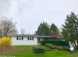 28 Broadlawn Dr, Brewer, ME 04412