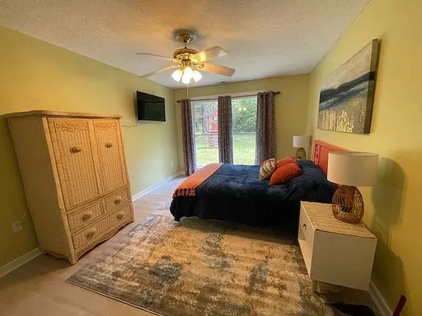 441 Rock Creek Dr, Milton, NC 27305