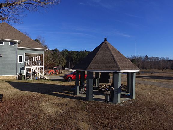 2nd image of 900 Kelly Dr