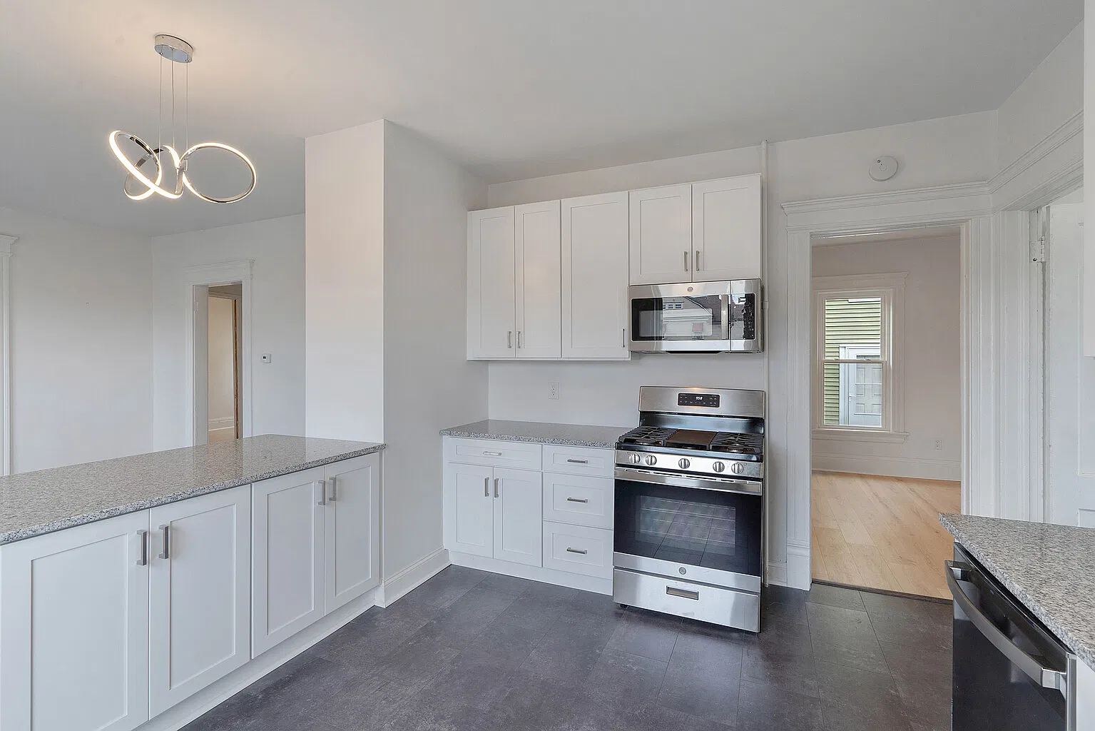 3 bed, 1469 sqft, $2,100 — Photo 1