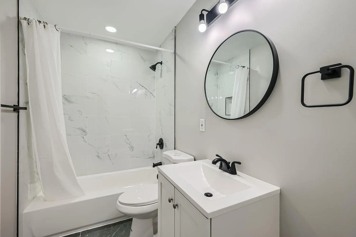 4 bed, 2.0 bath, 1900 sqft, $910 — Photo 3