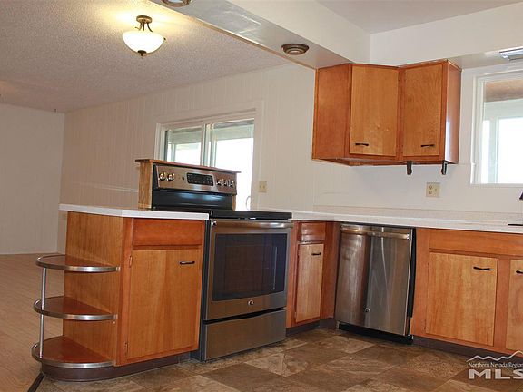 5th image of 37 Fairway Dr