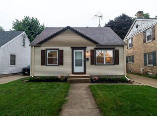 7632 Livingston Ave, Wauwatosa, WI 53213