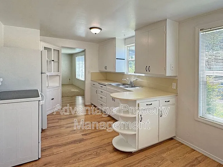 2353 NW Fillmore Ave — Photo 6