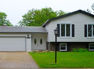 917 Ironwood Ave, Darien, IL 60561