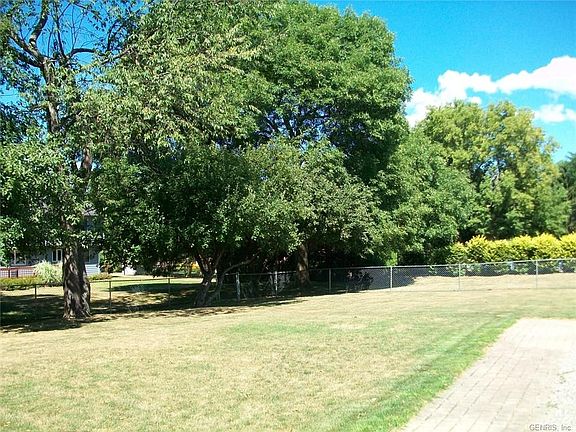 5th image of 18 Cambray Dr
