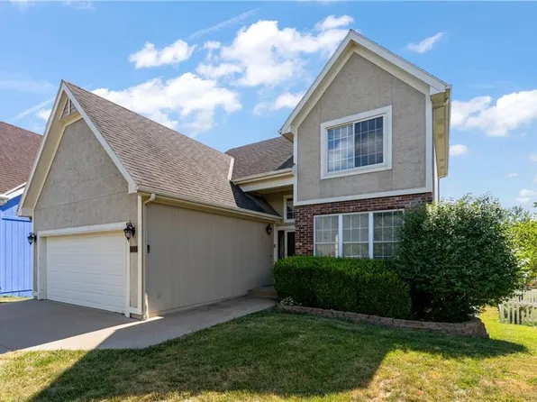 721 N Redbud Dr, Paola, KS 66071