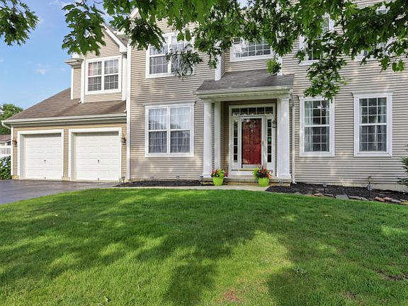3rd image of 152 Hundred Oaks Dr
