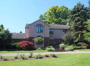 162 Milford Meadows Dr, Milford, MI 48381