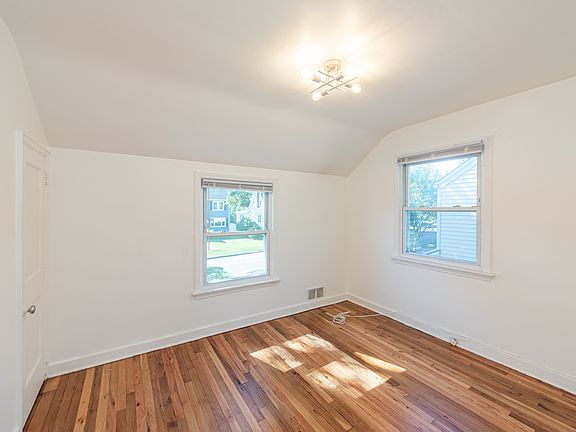 5th image of 19 Alexander Ave