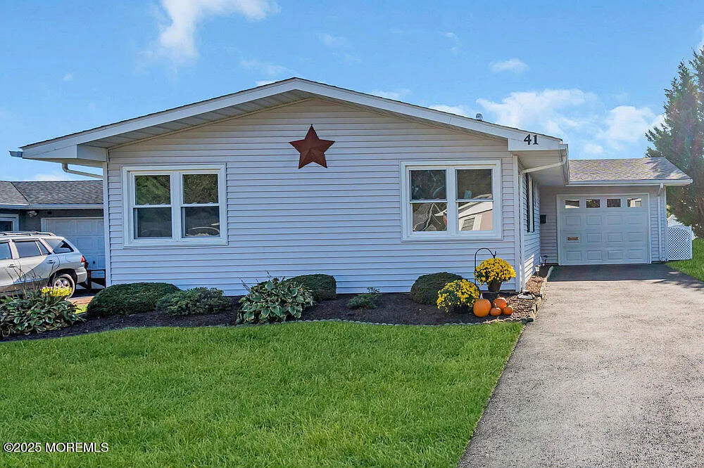 41 Central Boulevard photo 1