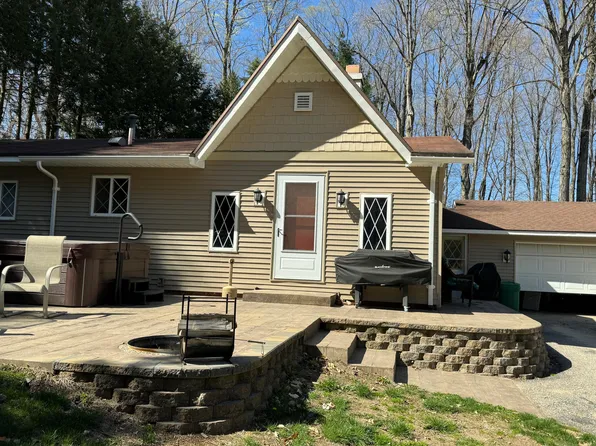 120 Forest Trl, Leroy, MI 49655