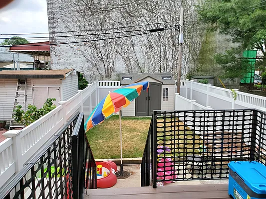 Rented by Compass | media 24