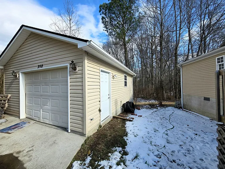 258 Dartmoor Dr — Photo 2