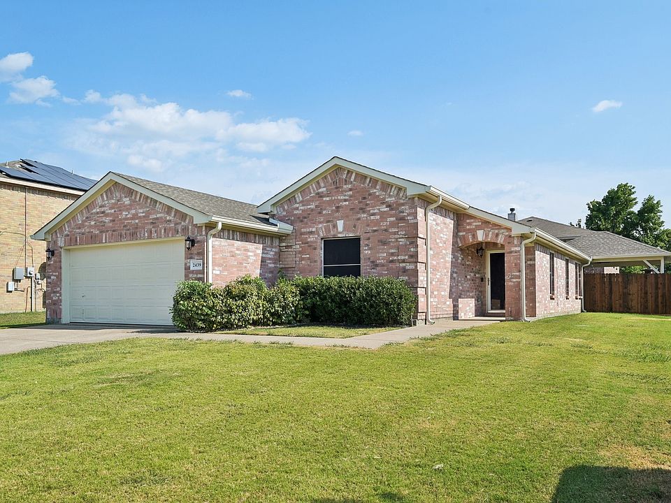 1st image of 2439 Canyon Springs Dr