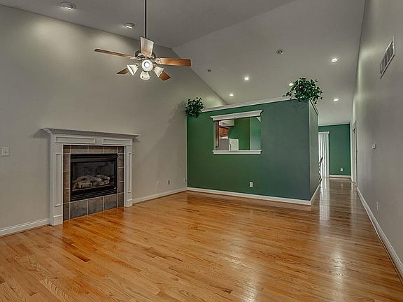 3rd image of 928 Olde Station Ct