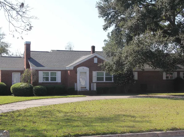 210 W Smith St, Claxton, GA 30417