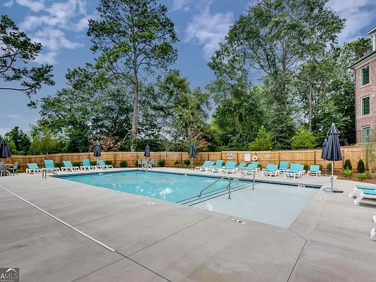 513 Burton Dr — Photo 32