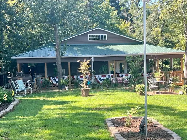 6961 Little Mountain Rd, Sherrills Ford, NC 28673