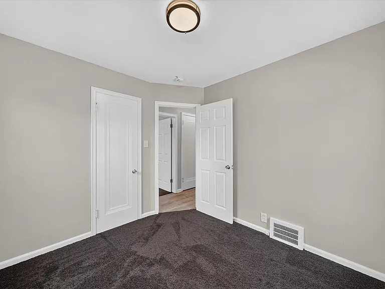 2090 Cicotte Ave — Photo 21