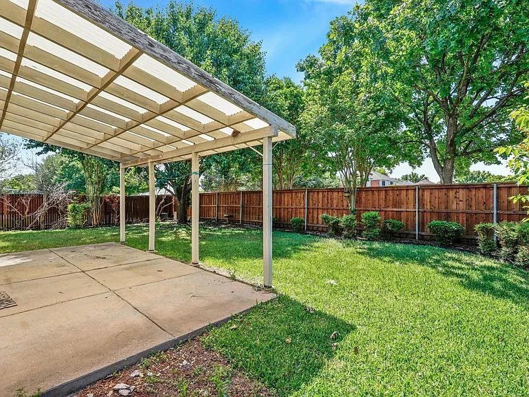 1534 Sleepy Hollow Dr — Photo 23