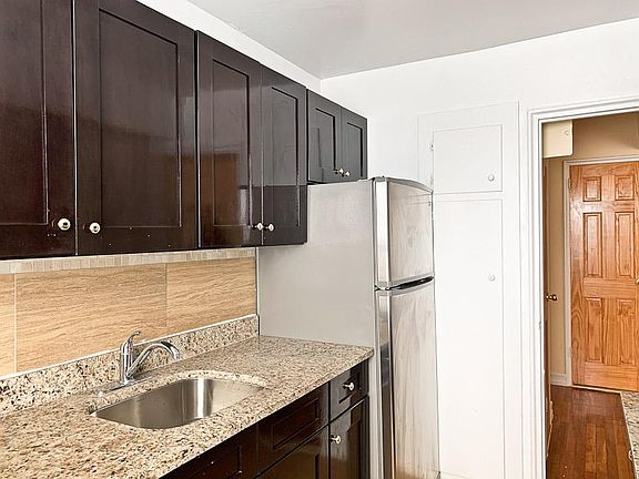3rd image of 150-66 Beech Ave #4