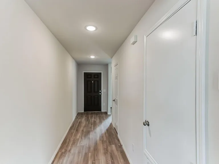 16009 Wanderer Ln — Photo 2