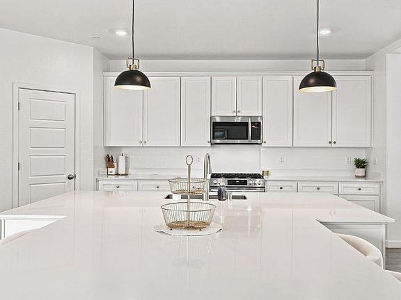 2nd image of 527 Vanderbilt Dr