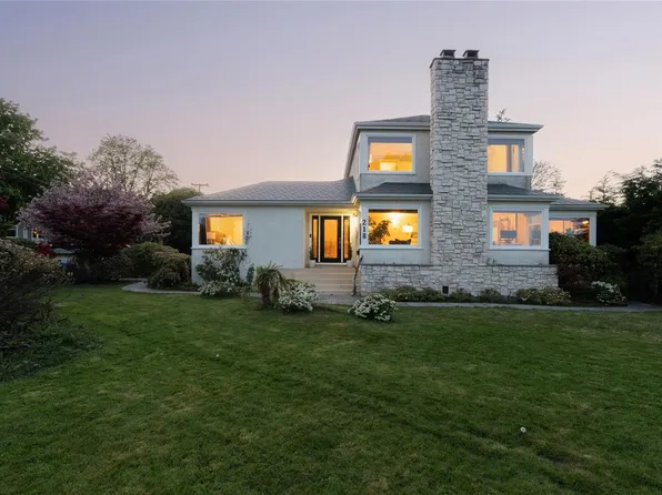 218 Beach Dr, Oak Bay, BC V8S 2M1