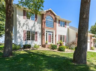 1616 Woodcrest St NE, Cedar Rapids, IA 52402