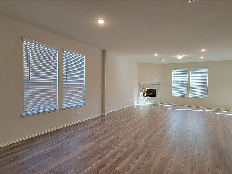 807 Goldenrod Ln — Photo 11