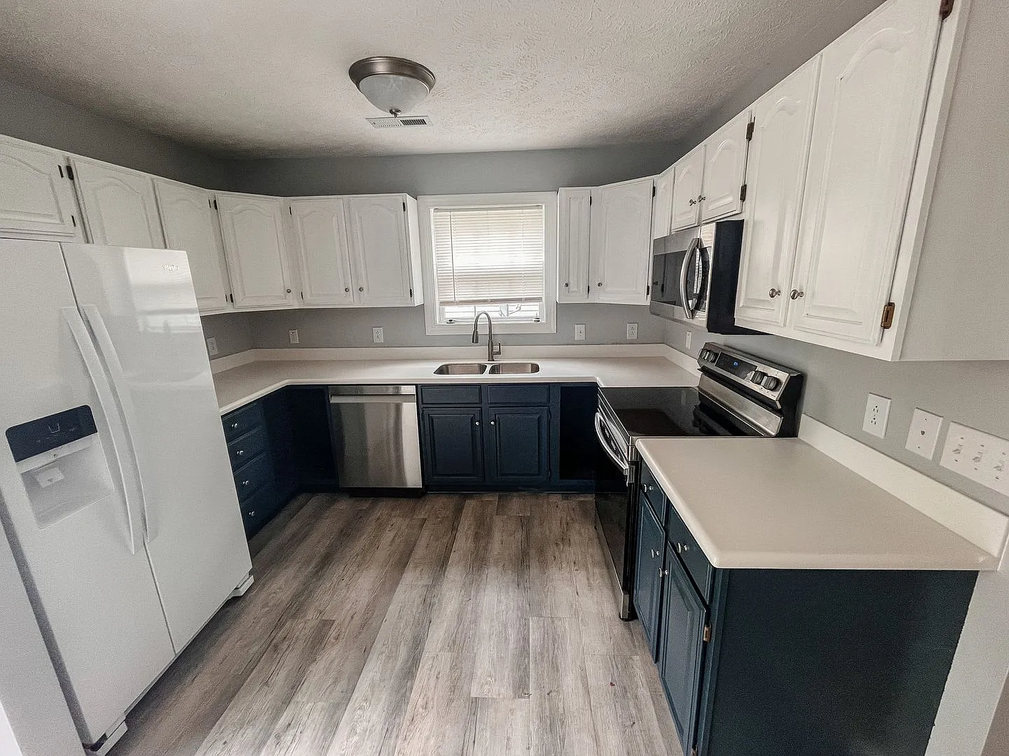 3 Bedroom 2.5 Bath Townhouse — Photo 3