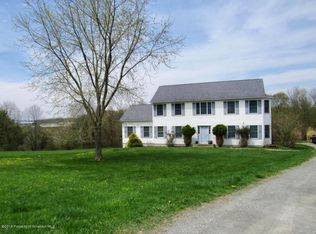 927 Seamans Rd, Factoryville, PA 18419