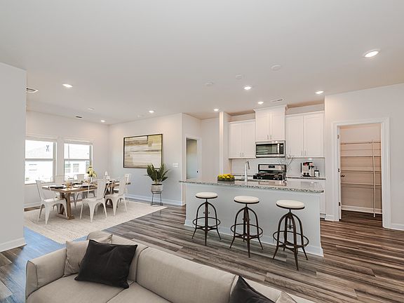 Chandler floorplan as shown at Larkhaven Hills
