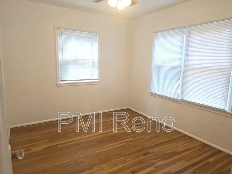 530 Burns St — Photo 8