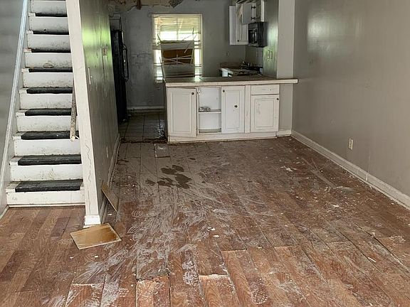 3rd image of 542 Brunswick St