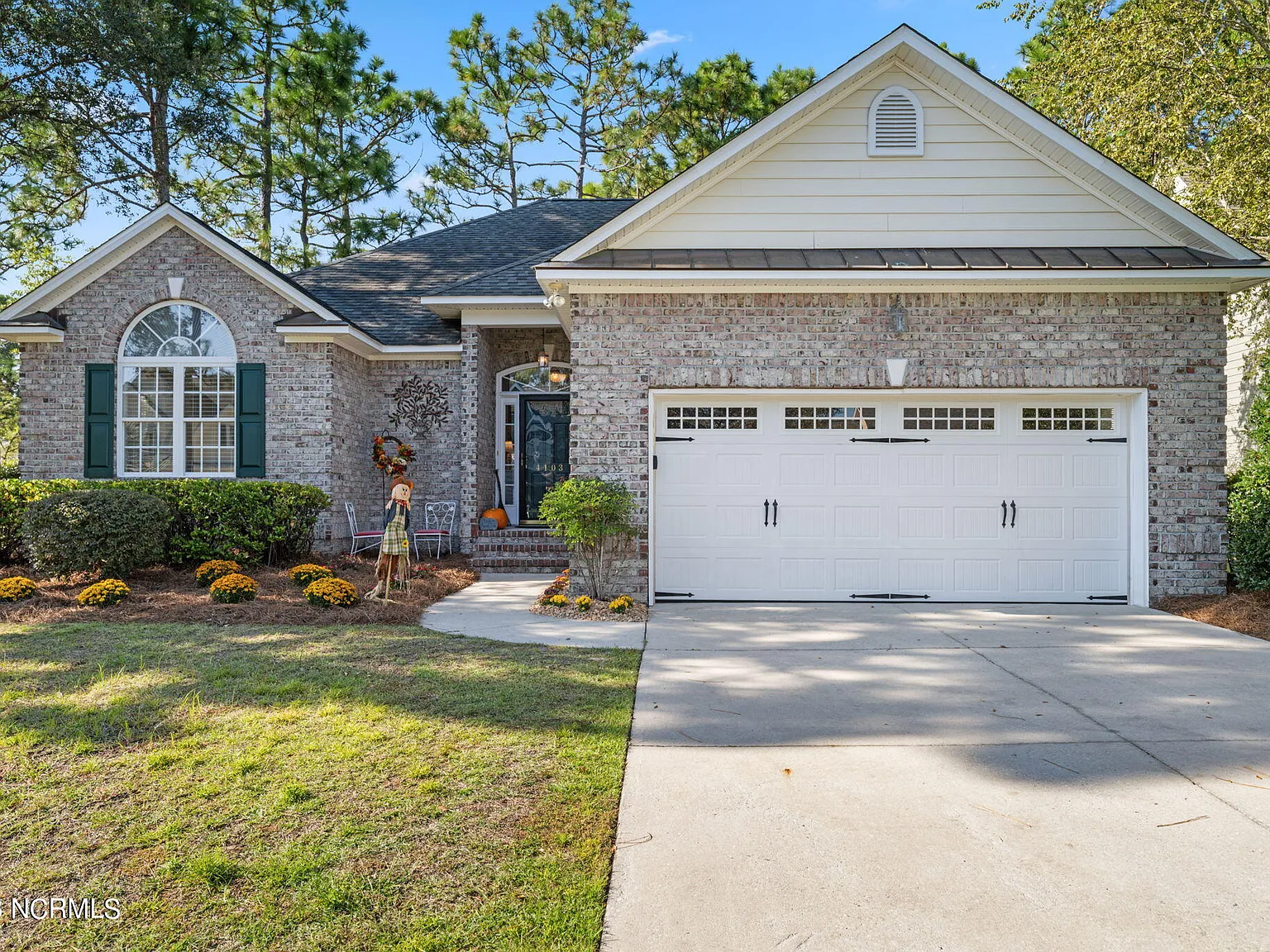 4 bed, 3.0 bath, 1950 sqft, $2,625 — Photo 1