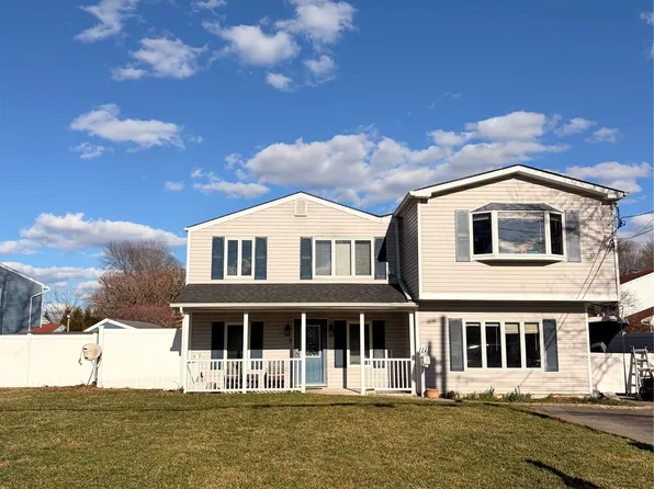 111 Fuller Avenue, Islip, NY 11751